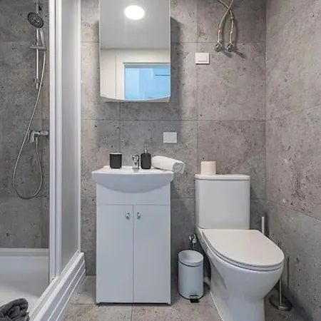 Minimalist Studio By Hostlovers Apartment *