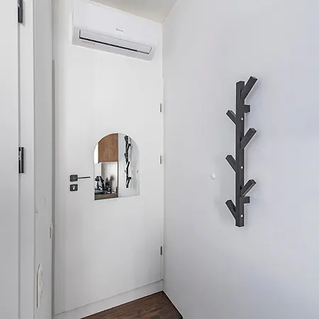 Apartment Minimalist Studio By Hostlovers Kaunas