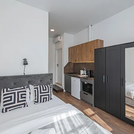 Apartment Minimalist Studio By Hostlovers *